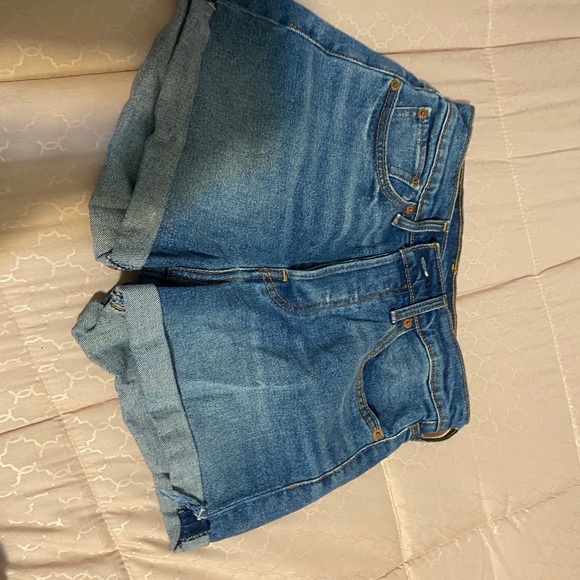 Levi’s shorts - Picture 6 of 8